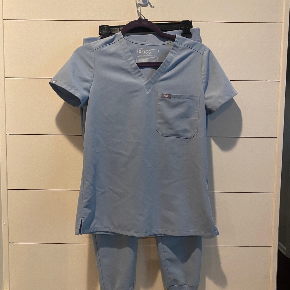 Figs  Powder blue  Catarina xxs and Zamora jogger xs petite.  Excellent used